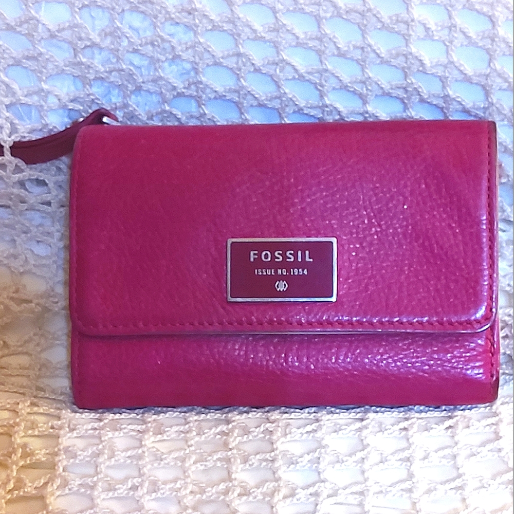 Fossil pink leather wallet